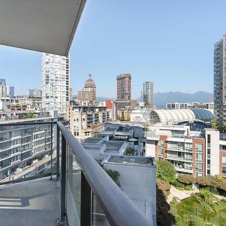 Amazing Views ! Leather Furniture ! Cozy Condo! แวนคูเวอร์ ภายนอก รูปภาพ