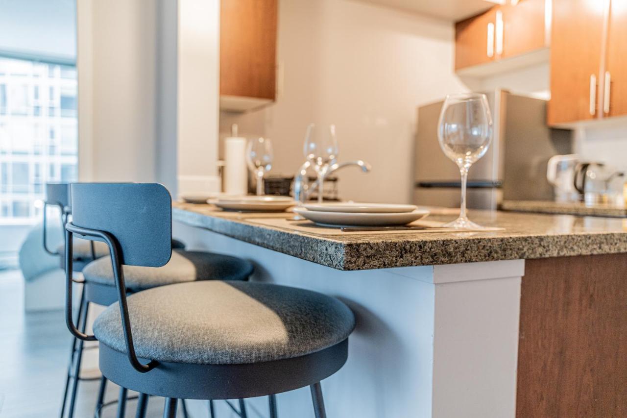 Amazing Views ! Leather Furniture ! Cozy Condo! แวนคูเวอร์ ภายนอก รูปภาพ