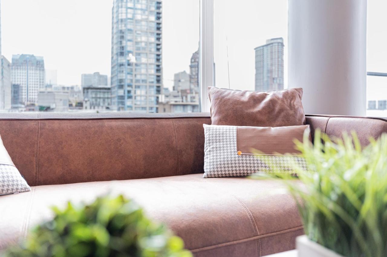 Amazing Views ! Leather Furniture ! Cozy Condo! แวนคูเวอร์ ภายนอก รูปภาพ