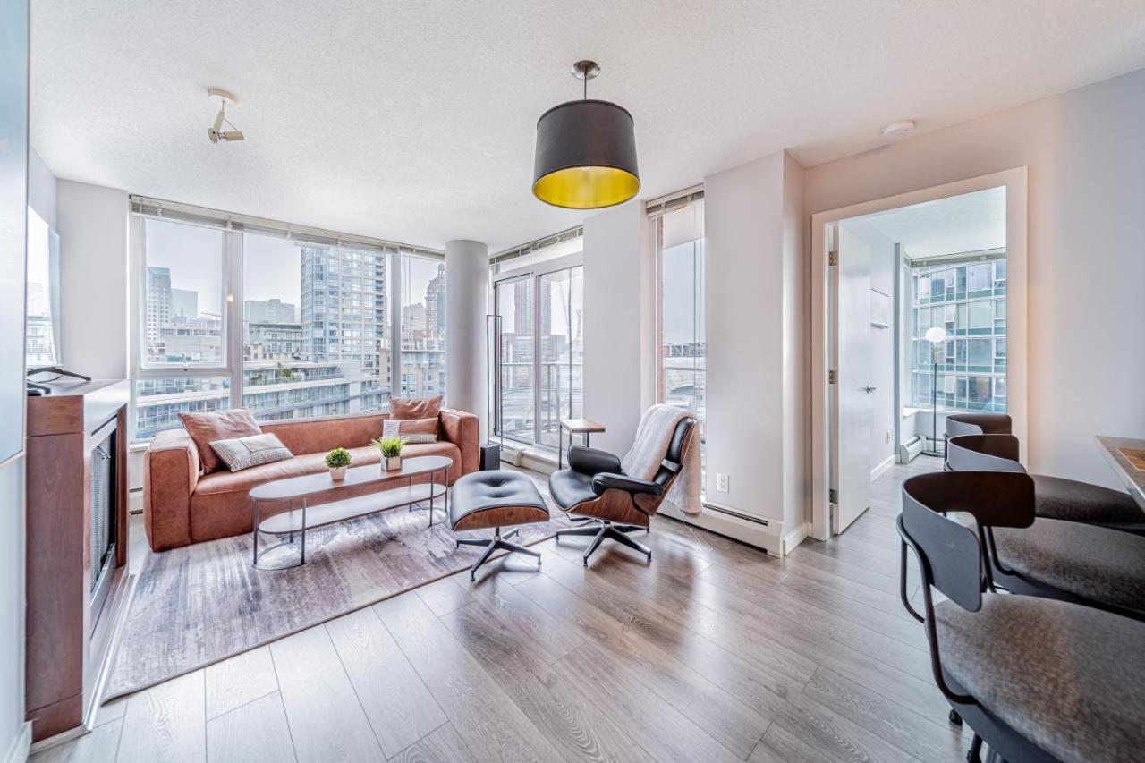 Amazing Views ! Leather Furniture ! Cozy Condo! แวนคูเวอร์ ภายนอก รูปภาพ