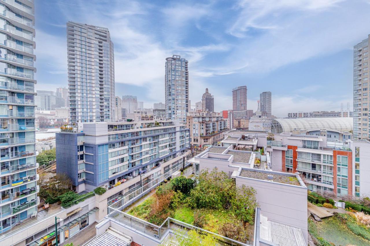 Amazing Views ! Leather Furniture ! Cozy Condo! แวนคูเวอร์ ภายนอก รูปภาพ