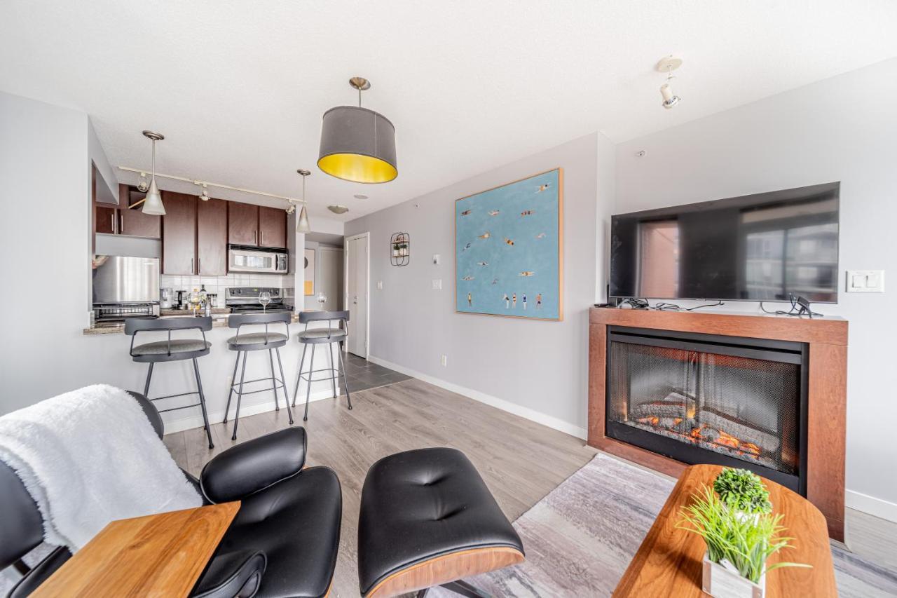 Amazing Views ! Leather Furniture ! Cozy Condo! แวนคูเวอร์ ภายนอก รูปภาพ
