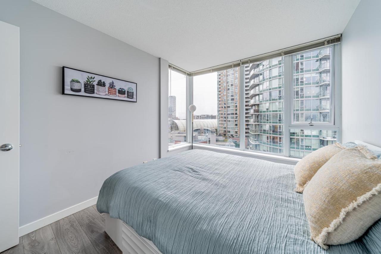 Amazing Views ! Leather Furniture ! Cozy Condo! แวนคูเวอร์ ภายนอก รูปภาพ